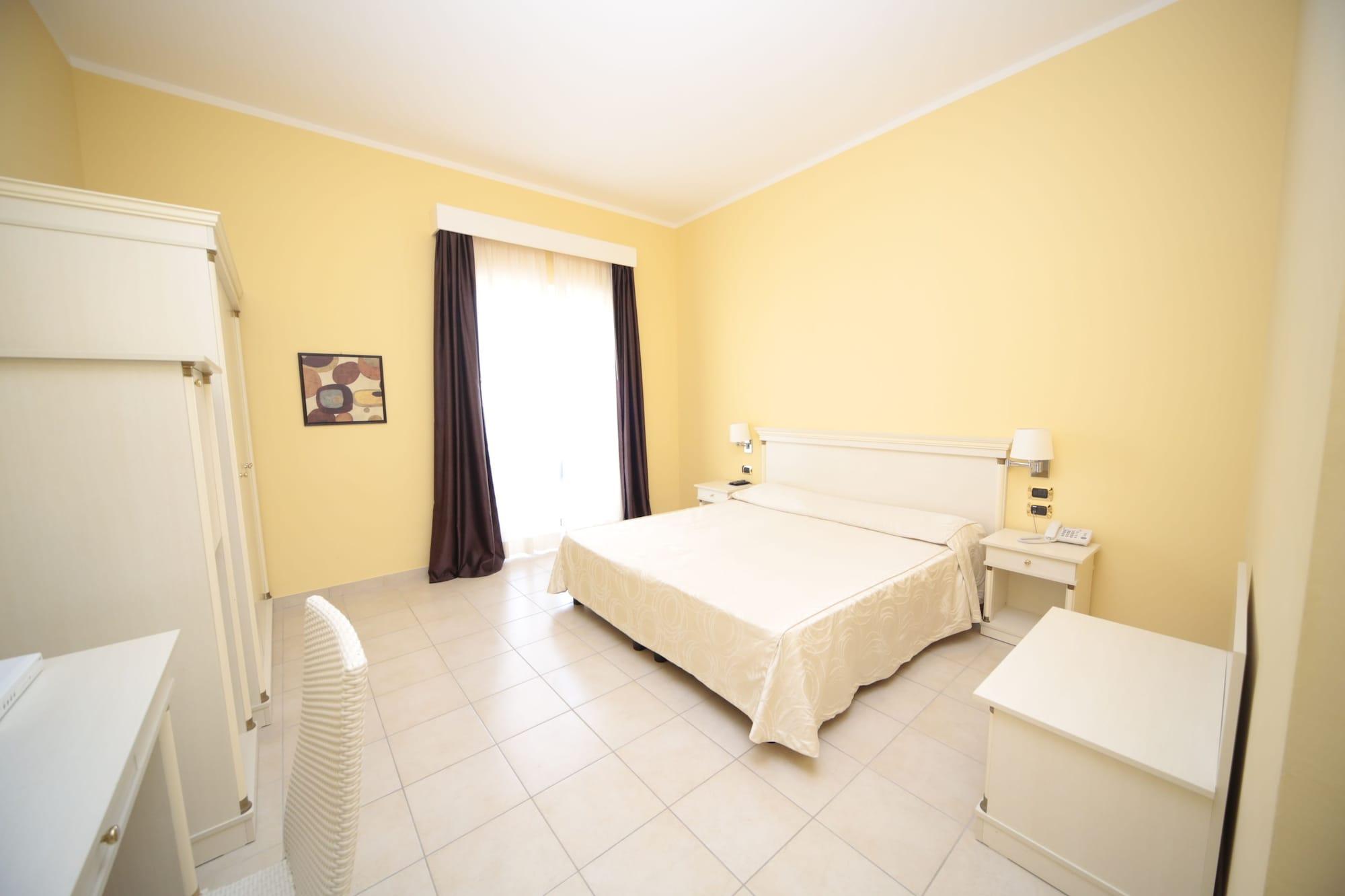 Club Hotel Kennedy Roccella Ionica Exterior foto