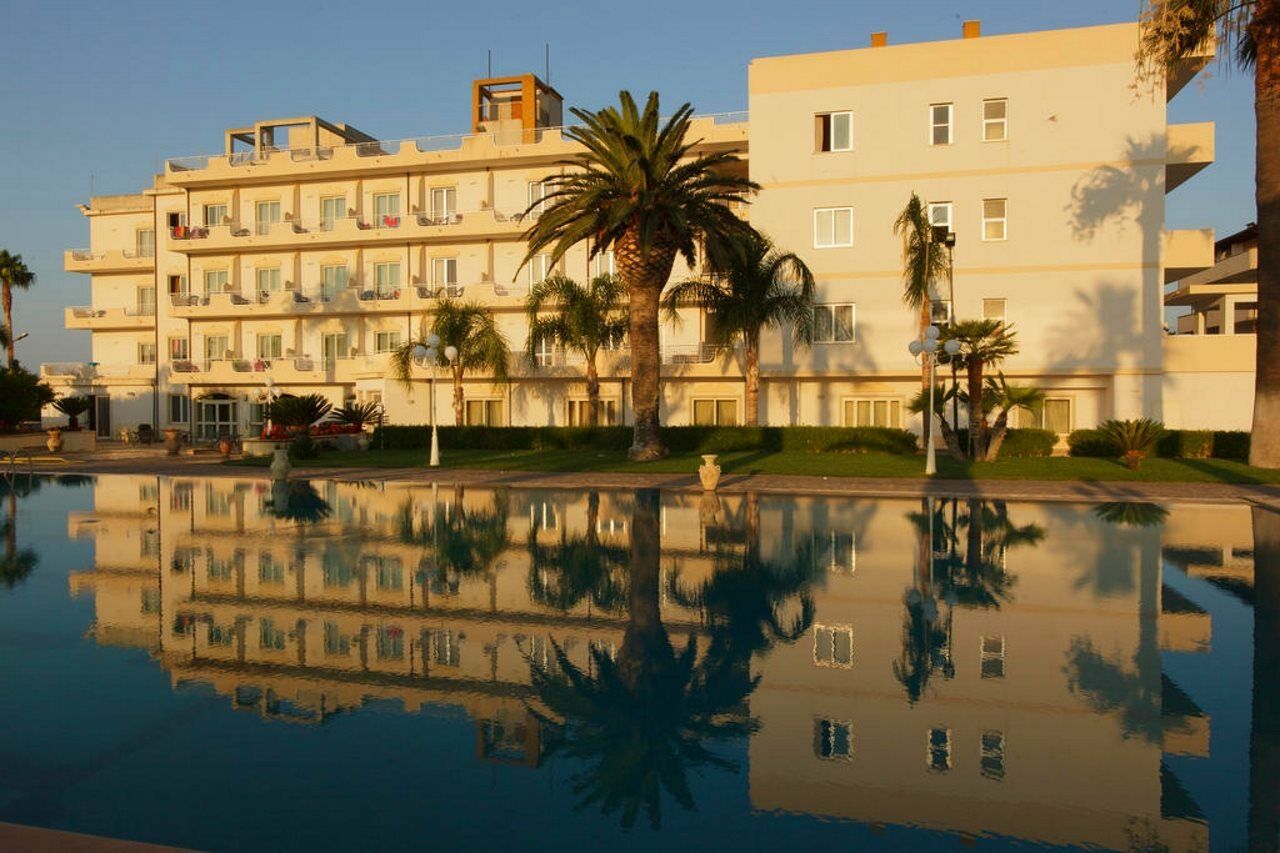 Club Hotel Kennedy Roccella Ionica Exterior foto